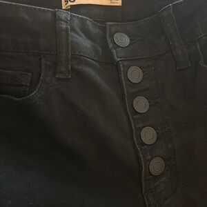 Priced low! 📣BOGO free any closet item equal/less value
 button up Skinny Jeans